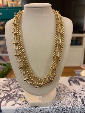 ✨ Insane Layered Gold Statement Necklace ✨This necklace is seriously sexy⚡️